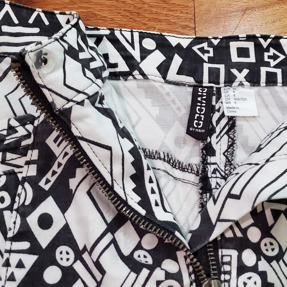 H&M DIVIDED Aztec Zip Up Mini Skirt Black White 8 - Picture 5 of 6